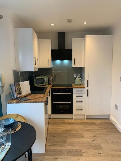 Alto - Lovely 2 Bedroom Serviced Apartment Bristol By Mint Stays エクステリア 写真