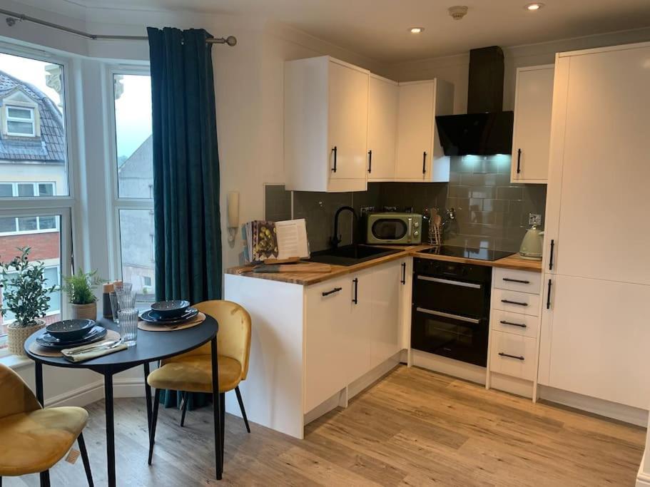 Alto - Lovely 2 Bedroom Serviced Apartment Bristol By Mint Stays エクステリア 写真